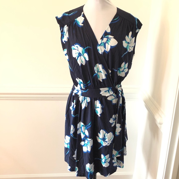Draper James Dresses & Skirts - New wTags Draper James Floral Knot Wrap Dress Knit